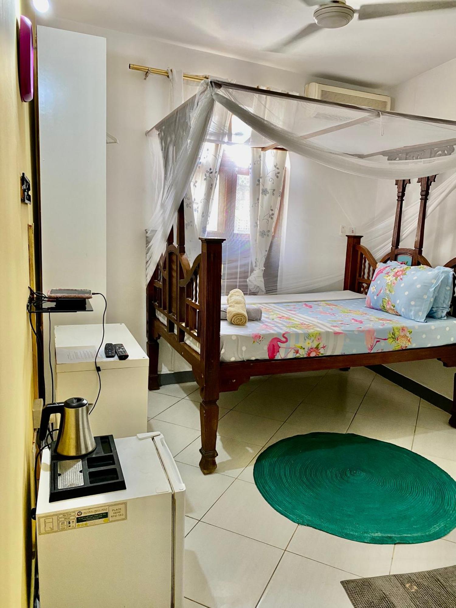 Bed and Breakfast Kelele Square Zanzibar Esterno foto