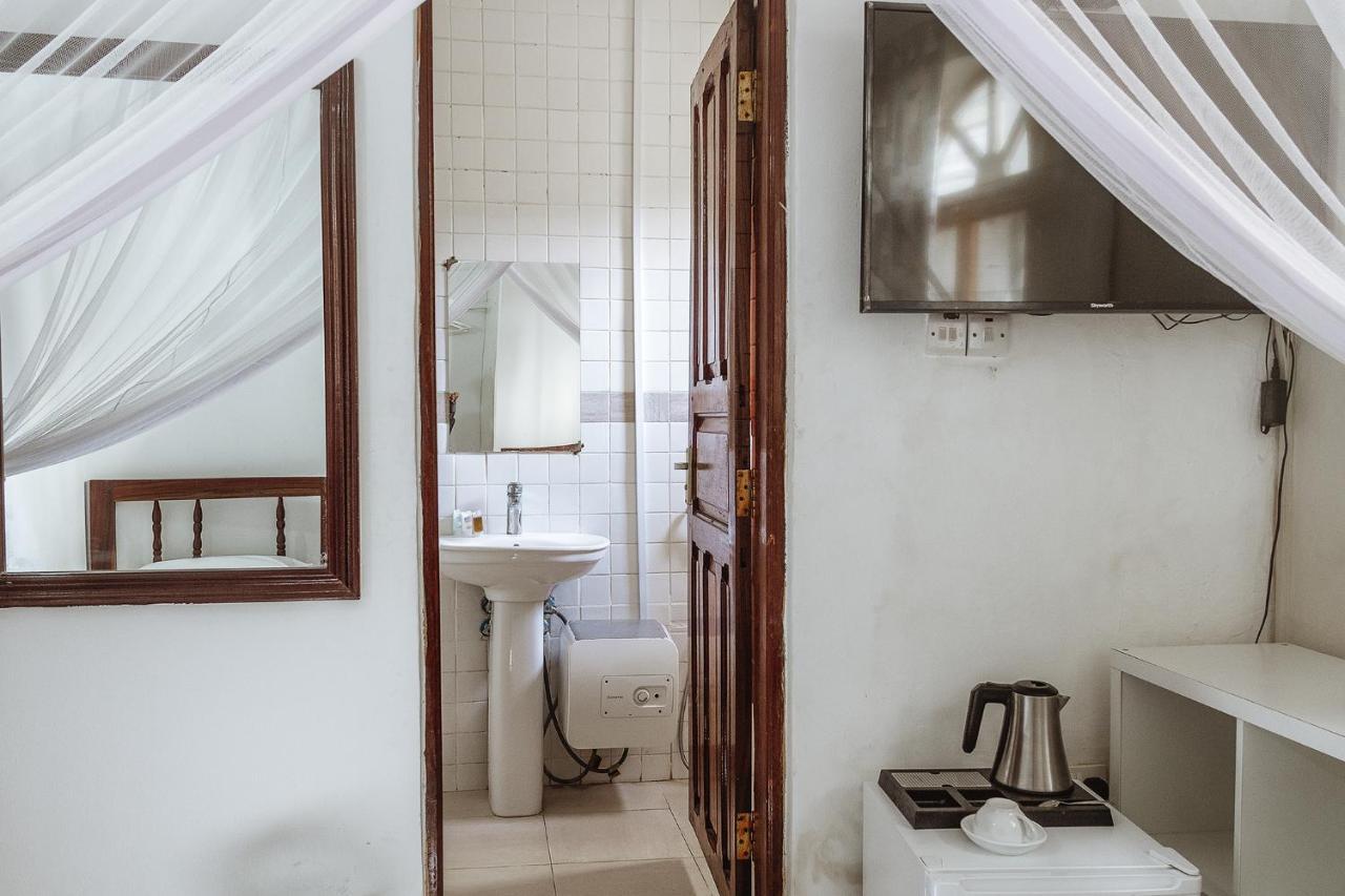 Bed and Breakfast Kelele Square Zanzibar Esterno foto